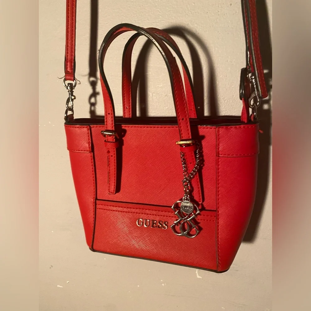 Guess - Picture 4 of 8